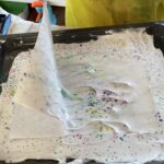 Rasierschaumbilder - Das Papier vorsichtig abziehen